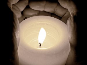 tantetati_pixabay-candle-968244_1920